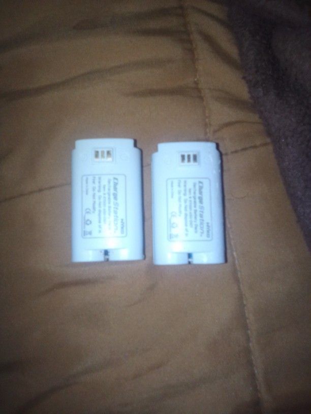 Nintendo Wii Nunchucks And Accessories