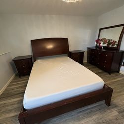 Bedroom Furniture Set – Solid Wood Frame + Cherry Finish – GREAT CONDITION – Full Set!