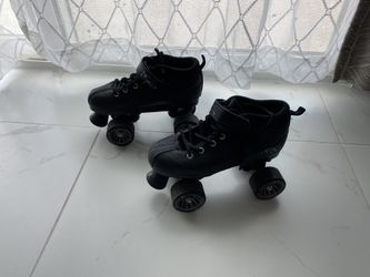 Roller skates - Women Size 6 - Color black 