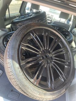 2022-2025 23x9.5 Land Rover Range Rover Genuine OEM Alloy Wheel / Rim and Pirelli Tires