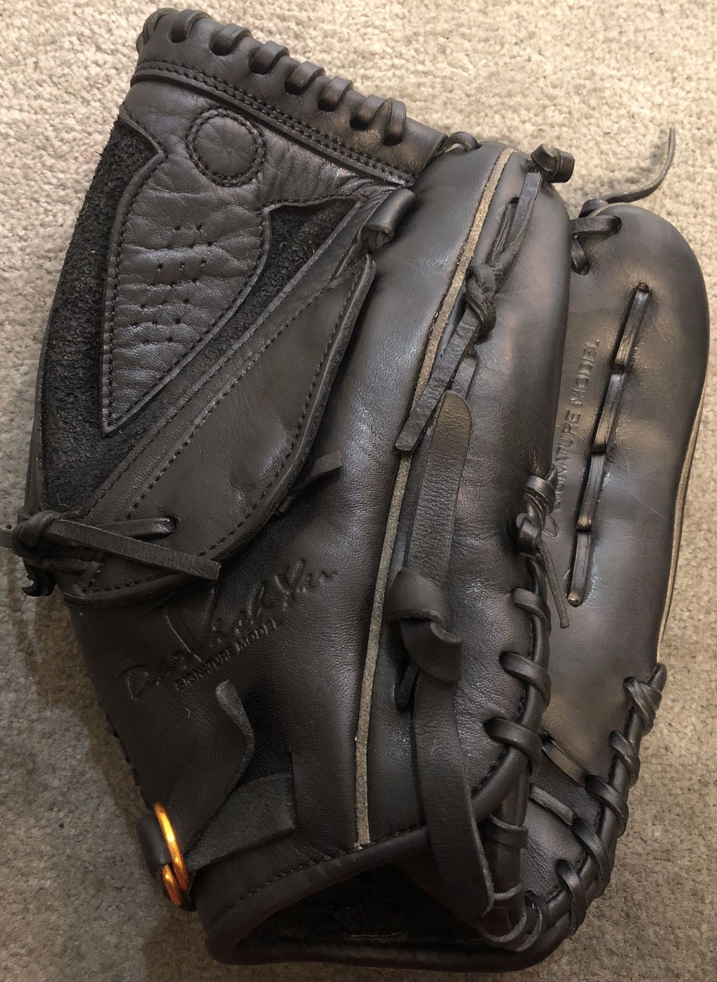 Nike D-Train グローブ Darvish yu Model Glove of the Day: @nikediamond Navy Blue Yu Darvish