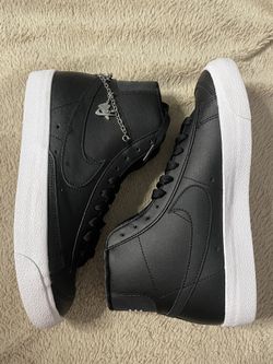 Nike Women blazer Sz8.5