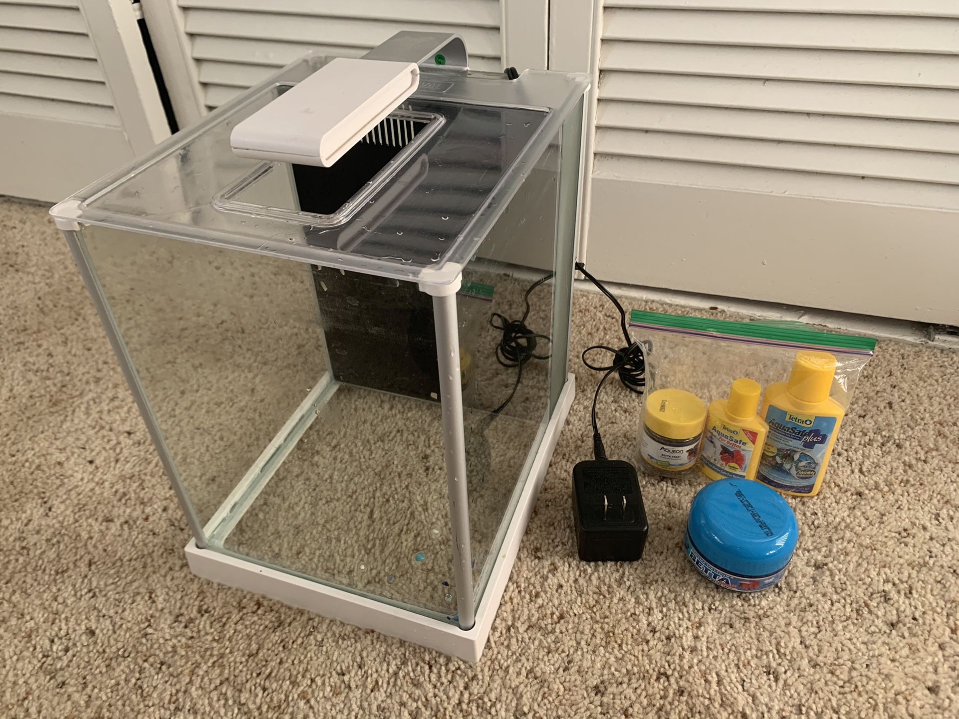 Fluval ~5 Gallon Fish Tank With Filter And Light