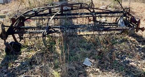 Antique New Idea Hay Rake model: 447