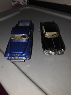 Die-Cast Classic Car Models Set of 2
