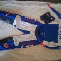 Fox  morocicle  set size 32 pants  long sleeve  size  M