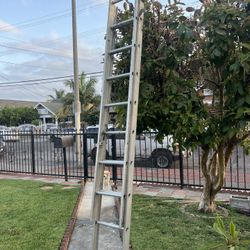 Escalera de 18 pies de aluminio perfectas condiciones muy barata