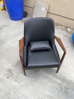 4 Piece Black Leather Lounge Chairs