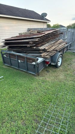 Texas Bragg 12ft trailer with pull down ramp.