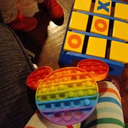 Vende El Popet A 10 Y Otro Juego A 25