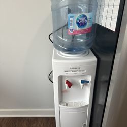 Water dispenser and 2 Bottles