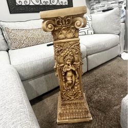 Cherub angel Pillar