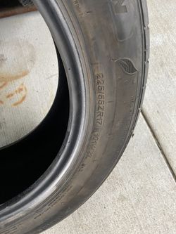 225.55.17 Tire