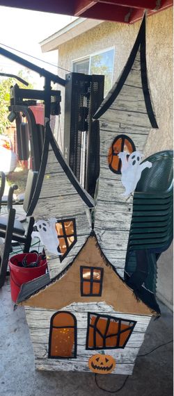 6ft tall Halloween haunted house