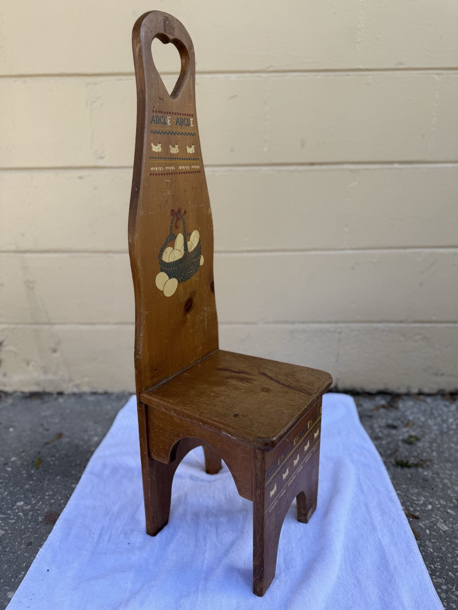 Vintage - wooden pouting chair stool