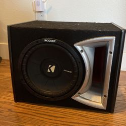 Kicker Subwoofer w/box and Amp 