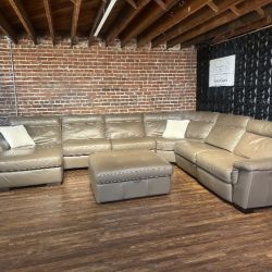 Delivery Available Macy’s brown leather U-shaped sectional sofa couch with ottoman retails 6500