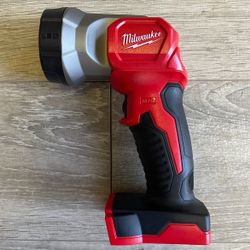 Milwaukee M18 18-Volt Lithium-Ion Cordless 100 Lumens LED Flashlight (Tool-Only)