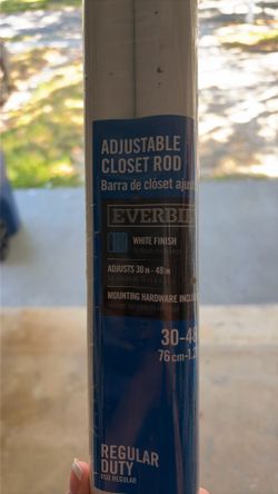 Adjustable closet rod