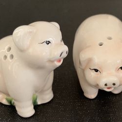 Piggy Salt And Pepper Shakers
