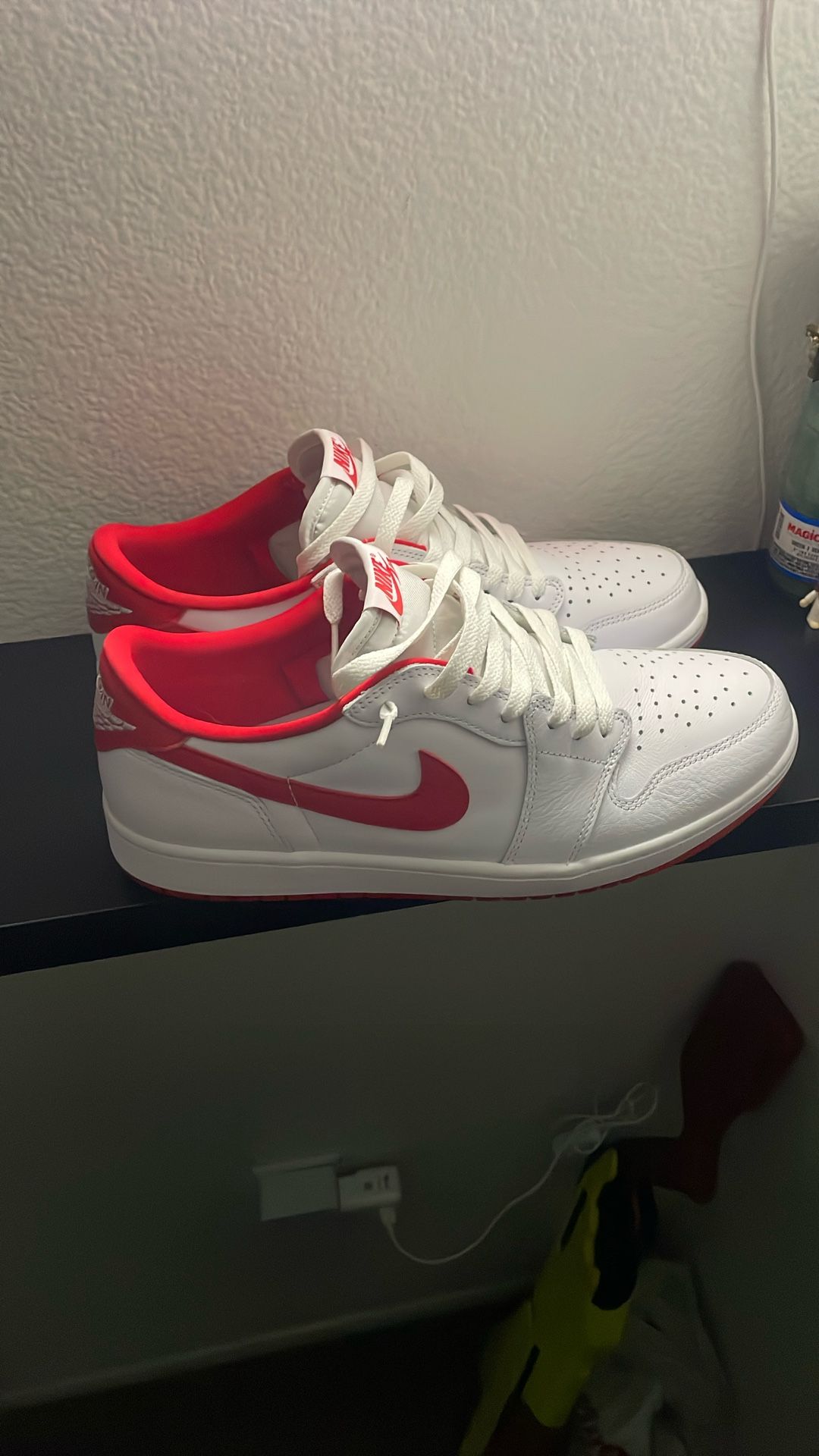 Air Jordan 1 Retro Lows OG University Red