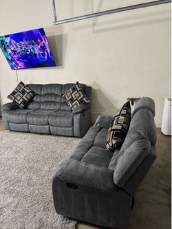 * Like New * Ashley Furniture 2pc Modular Reclining Couch & Love seat ( Free Delivery )