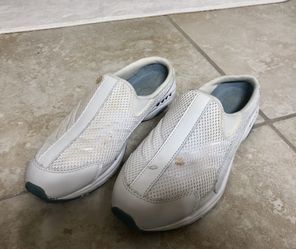 Easy spirit travel travel time clogs 