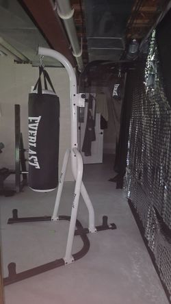White and black Everlast double stand with heavy bag and speed bag