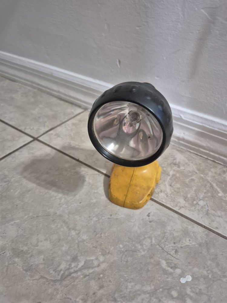 Dewalt Flashlight No Battery