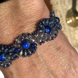 Bracelet Large 8” Beaded Handcrafted Blue Daisy