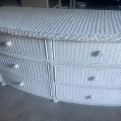 6drw White Wicker Dresser