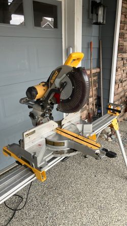 12” Dewalt sliding compound miter saw