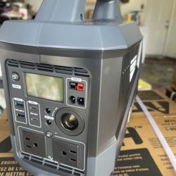 768Wh Portable Power Station 600W, Battery Capacity Solar Generator with AC Outlets,