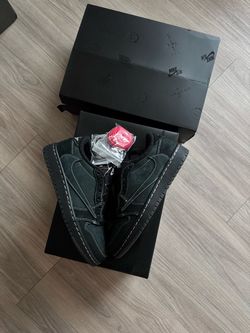 Size 6 youth jordan 1 low retro