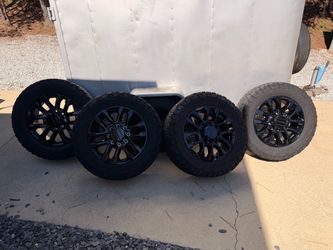 GMC/ Chevy 2500 trail boss wheels and leveling kit