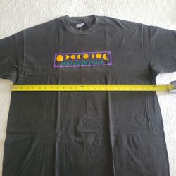 Up for sale is an original vintage 1992 James Taylor “New Moon Shine” Summer Tour T-shirt.