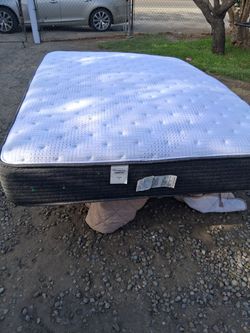 Beauty rest queen mattress