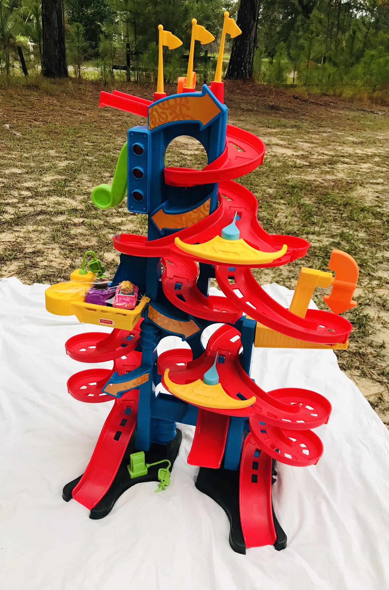 Fisher Price Little People Skyway Racetrack, Over 3 Ft Tall! Has Racing Sounds And Phrases, Includes 2 Cars