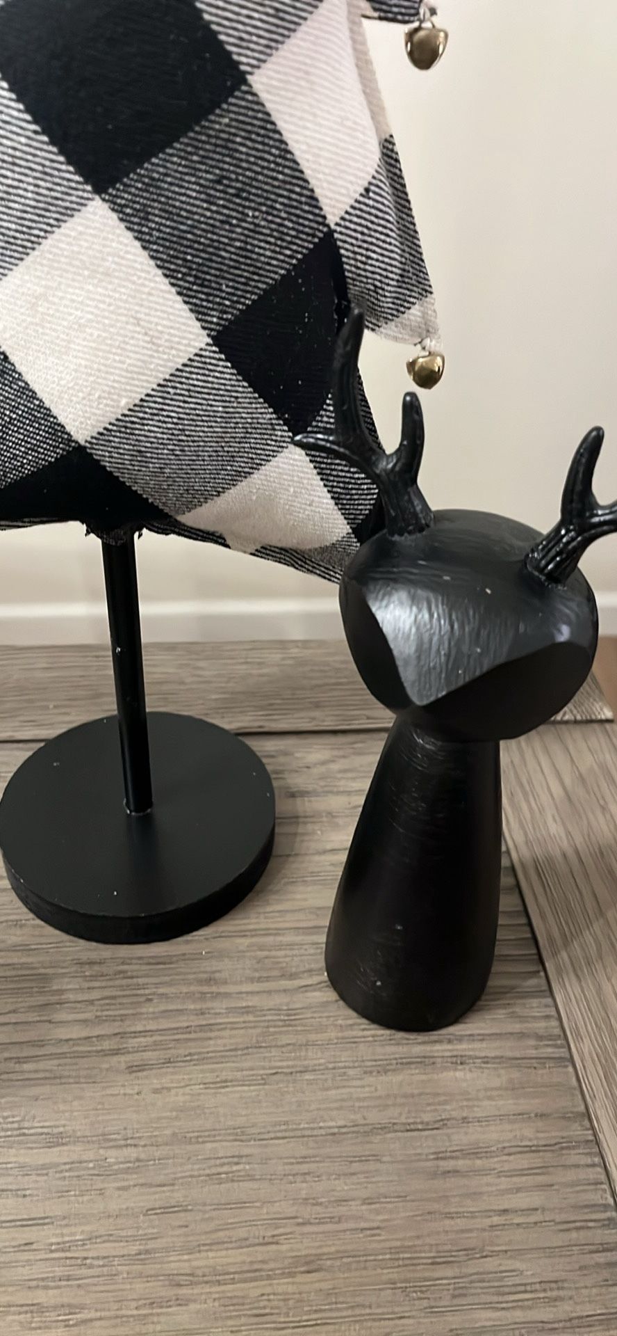 Modern Metal Reindeer Christmas And Green Guest Towels