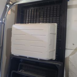 Grow Trays 4'x8', 2'x4', 4 Of Each. 2 250L and 1 200L Reservoirs