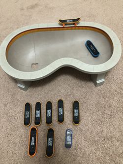 Finger skateboard and pool lot