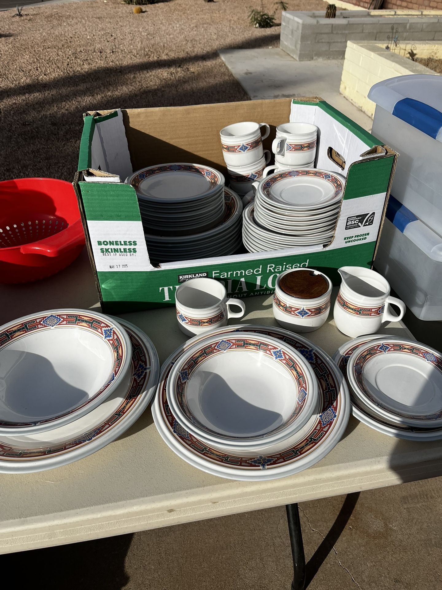 8 Place Setting Dishes