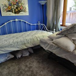 Twin Bed Frame w/Raiseable Rollout (for guests)