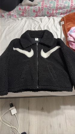 Nike Women’s black zip up teddy bear jacket