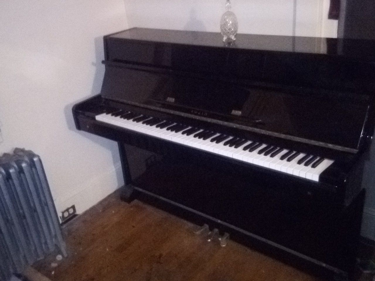 Upright piano