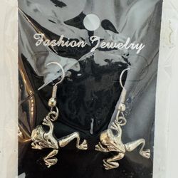 NEW Tree Frog Silver Dangle Earrings $10 
