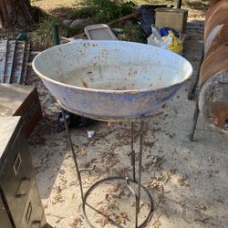 Awesome Metal Garden Yard Decor Birdbath Or Something