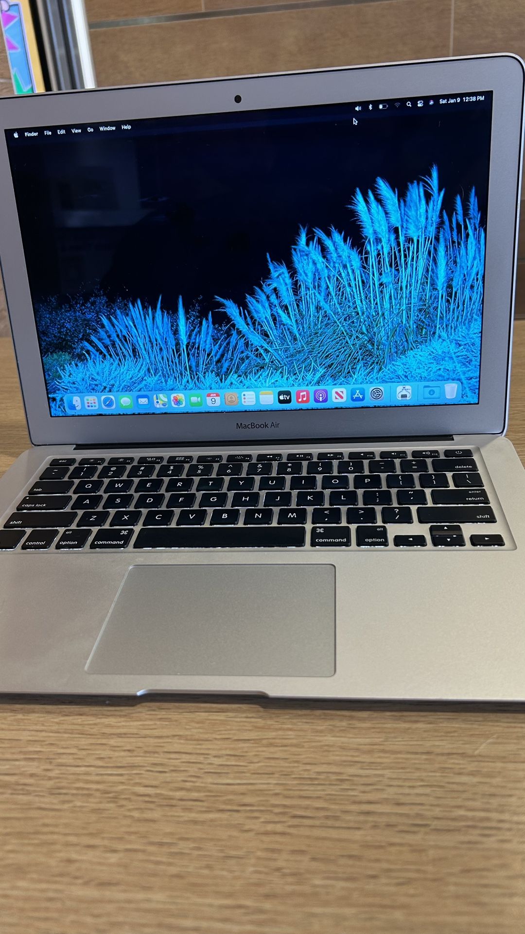 Apple MacBook Air 13” I5/8GB/256GB SSD $200