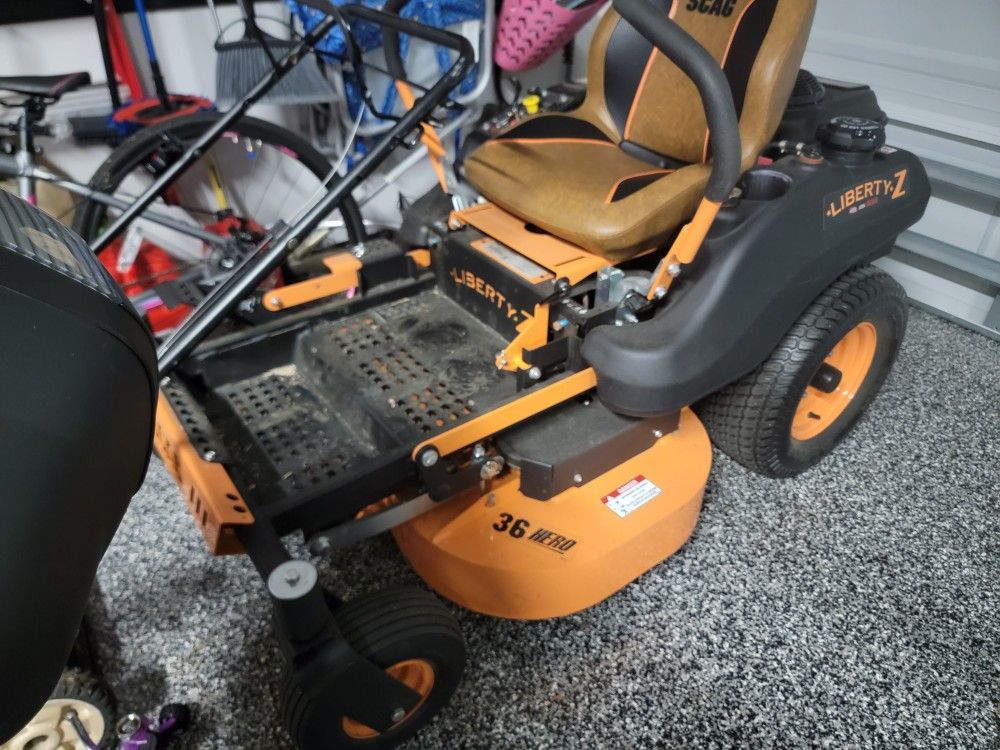 SCAG Liberty Z 36" with Hurricane Mulch System for Sale in Odessa, FL