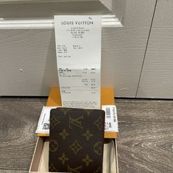 LV Wallet For Men 100% Authentic ( Like New )